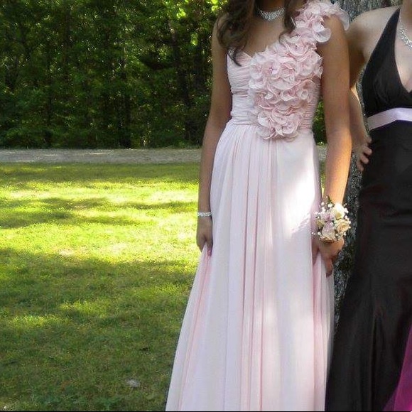 PROM DRESSES! - Picture 6 of 8